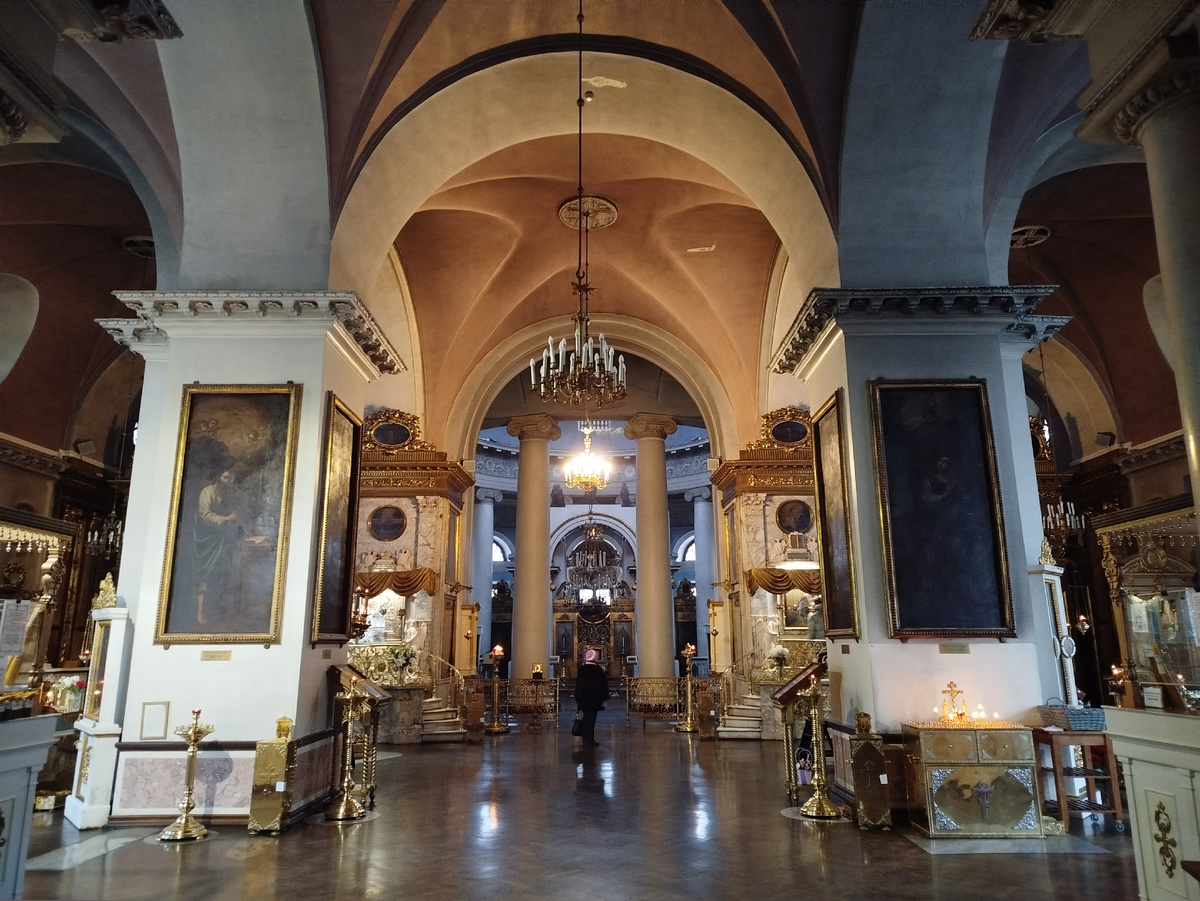 Церковь иконы Божией Матери Всех скорбящих Радость на Большой Ордынке. Интерьер. Москва. Фото автора статьи 