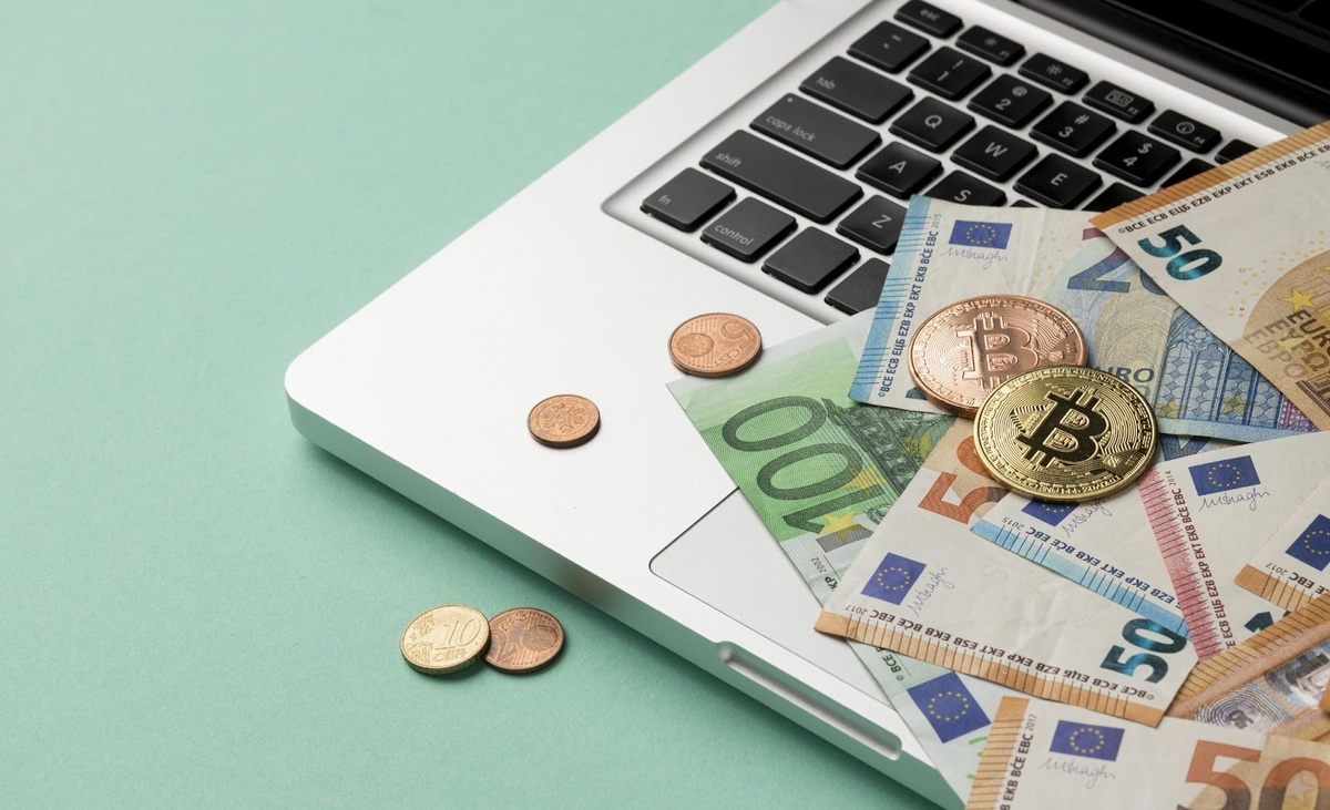 Обмен крипты на наличные в 2025 — уже не экзотика, а нормальный бытовой сценарий