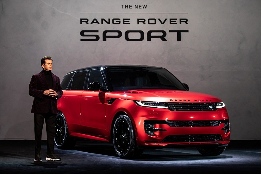    Джерри Макговерн на презентации нового Range Rover Sport в 2022 году