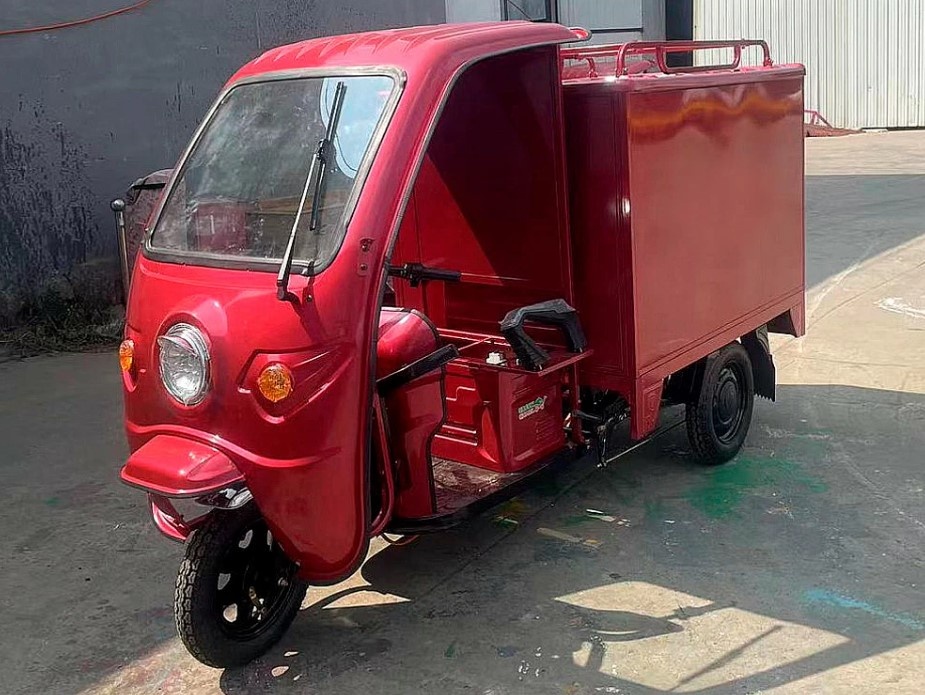 Рабочая лошадка с крышей над головой. Его кузов – это ваше мобильное рабочее место или мини-ларек.