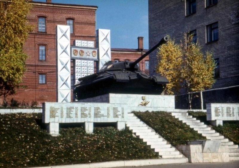    Так памятник-танк выглядел изначально. Фото: Предоставлено автором/ Игорь Воеводин