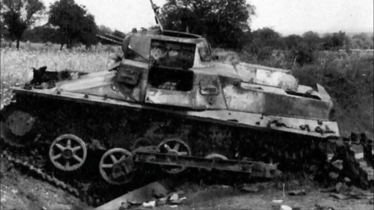 разбитый немецкий танк  Pz-IB