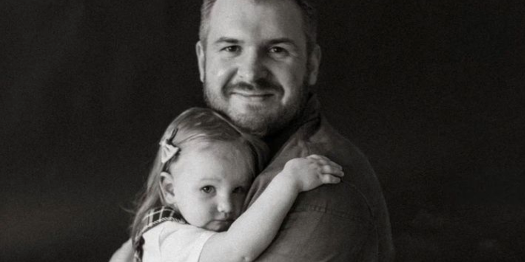 "Папа живёт в соседнем доме, но делает вид, что не знает нас!" Что произошло 10 лет назад и отец её бросил?!