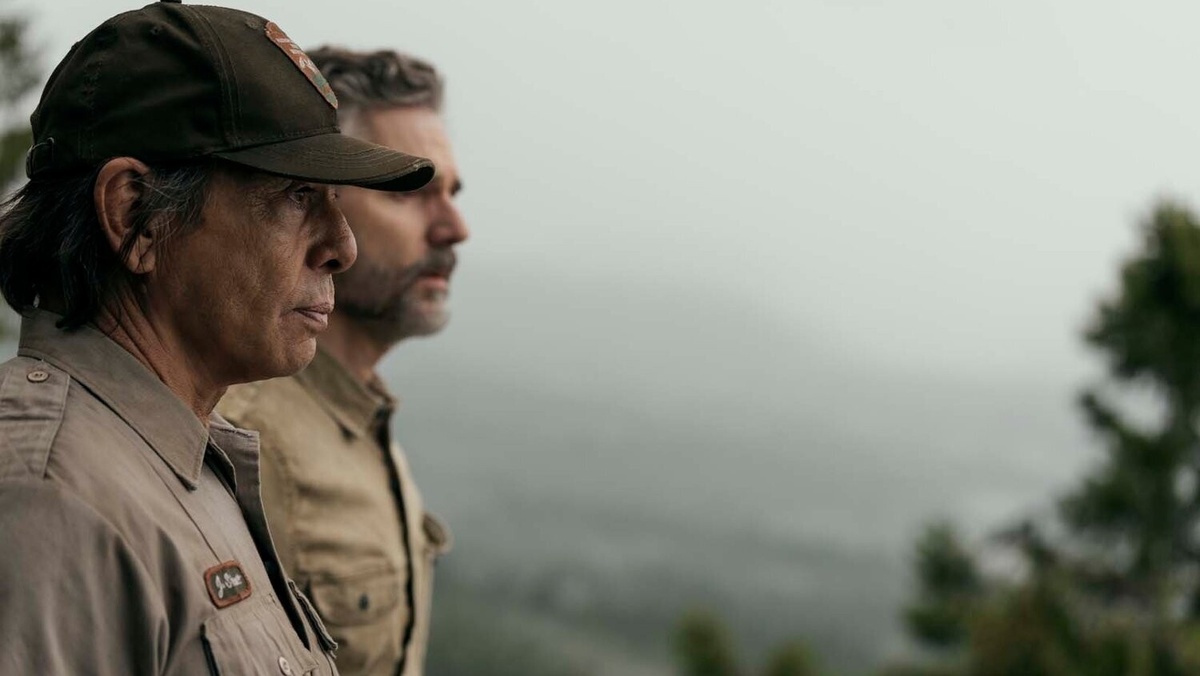 Кадр из мини-сериала «В глуши», 2025 год, режиссеры Томас Безуча, Ниса Хардиман, Ник Мерфи