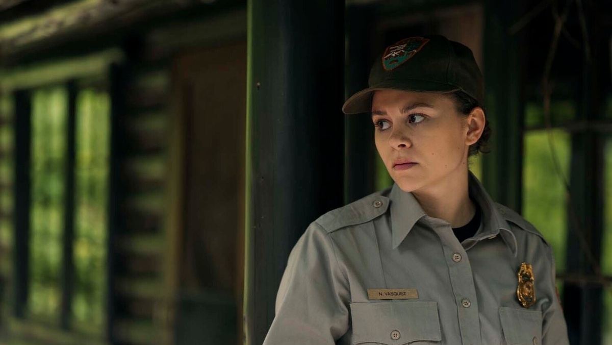 Кадр из мини-сериала «В глуши», 2025 год, режиссеры Томас Безуча, Ниса Хардиман, Ник Мерфи