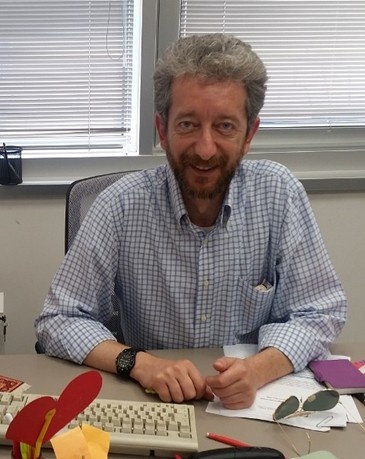 Фотография с сайта знакоств. Ну чем не француз?