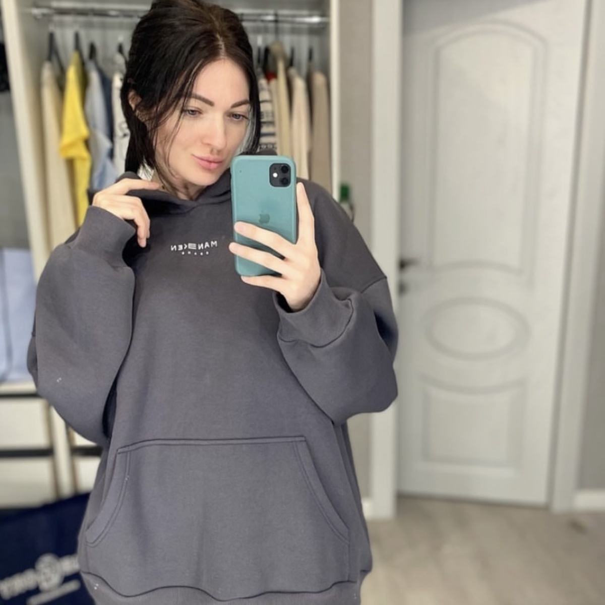 Автор и тот самый спортивный костюм 