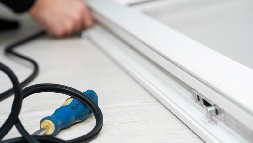 Пластиковые двери и окна с уплотнителями