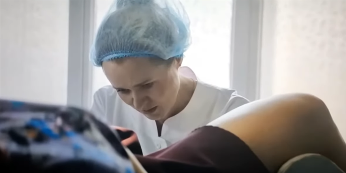 Анна Михалкова в роли женщины гинеколога