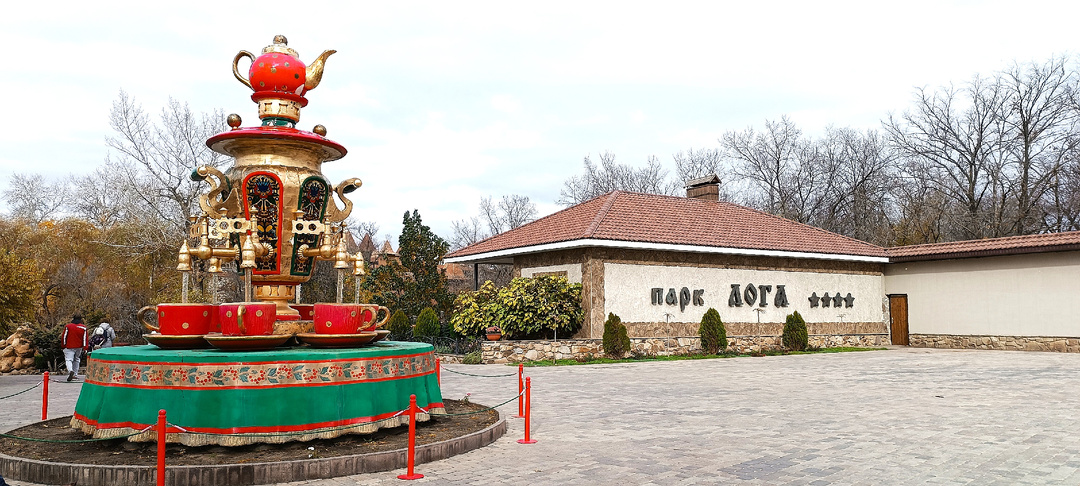 Сказочная парковка, фонтан-самовар, оленьи владения. Парк Лога-часть 1-я.