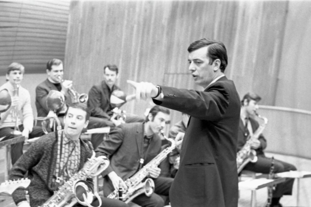    Композитор Раймонд Паулс на репетиции с Рижским эстрадным оркестром Латвийской филармонии. 1974 г. Фото: РИА Новости/ Ян Тихонов