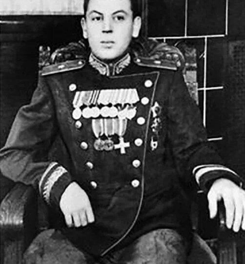 Сын вождя, узник отца, как фамилия «Сталин» сломала жизнь любимому сыну диктатора