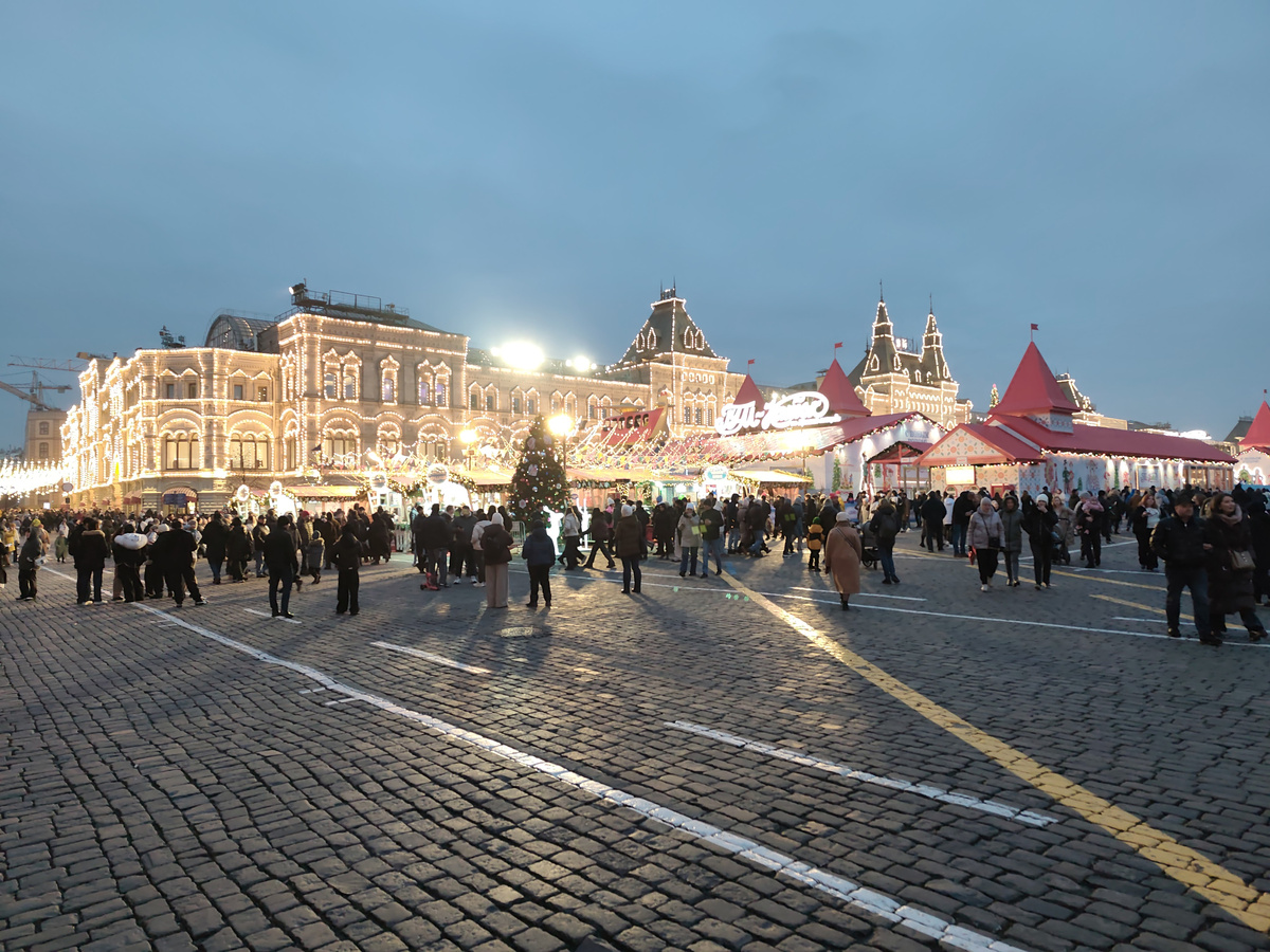 К Новому Году 2026 на Красной площади каток и ярмарка