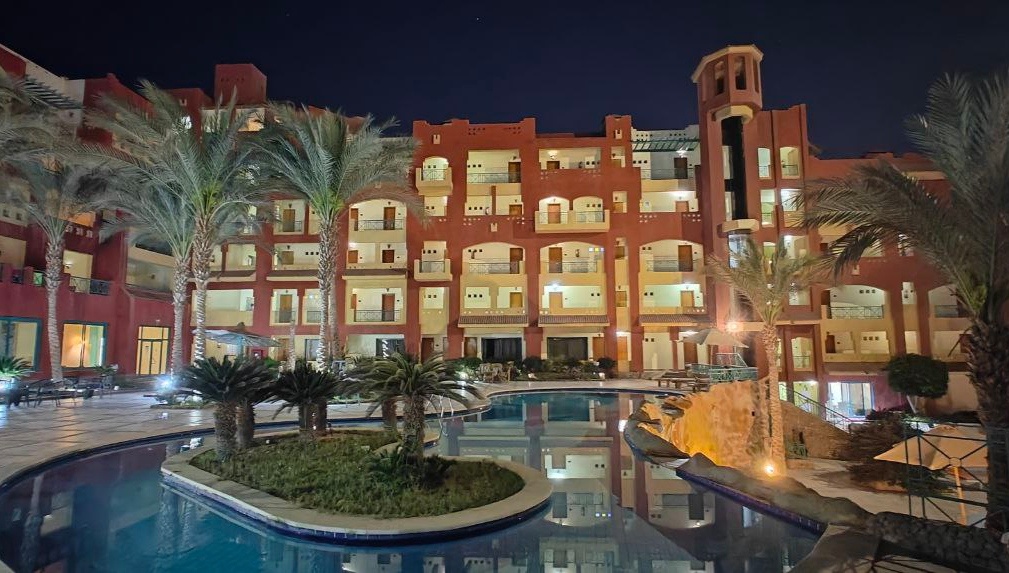 Один из самых недорогих отелей Хургады. Нормально, если в нем фактически только спим