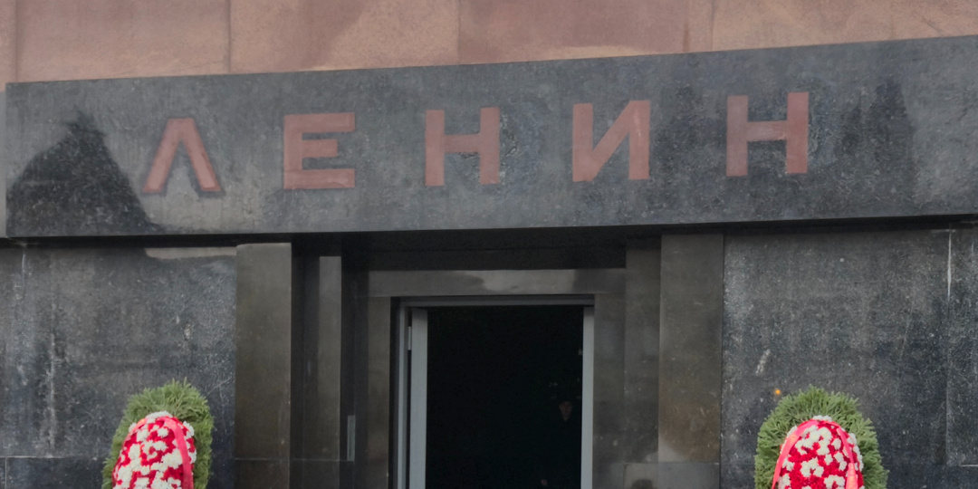 Мавзолей В.И. Ленина и некрополь у Кремлёвской стены. (Москва)