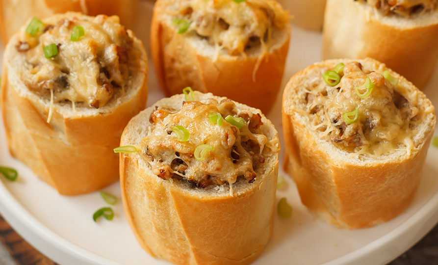 Гостям закуска очень понравилась: пеньки с начинкой из обычного багета