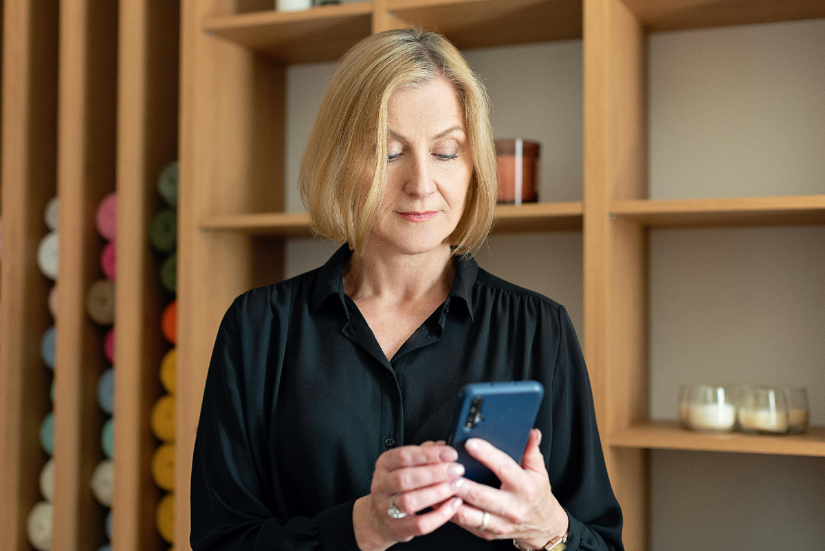 Фотограф: Mikhail Nilov: https://www.pexels.com/ru-ru/photo/8871854/