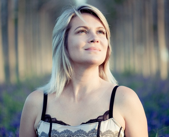 «Ты должна молиться... Вот тебе псалом 90-ый, вот тебе "Отче наш" – выучи наизусть. " Виктория Макарская, как я пришла к Господу.