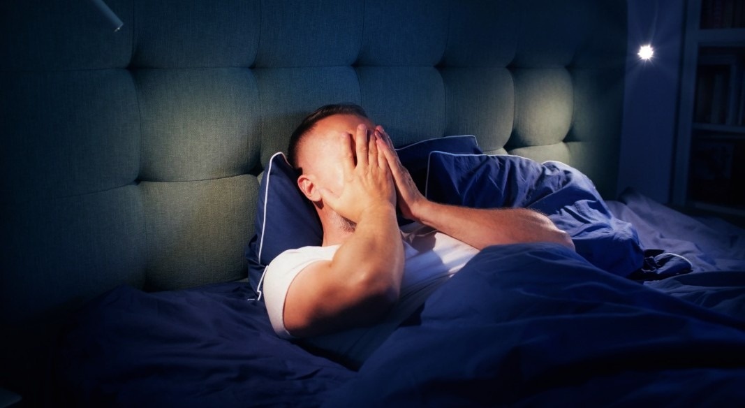 Плюс почки работают менее эффективно ночью, и если вы ложитесь поздно, они просто не успевают выполнить свою работу.
