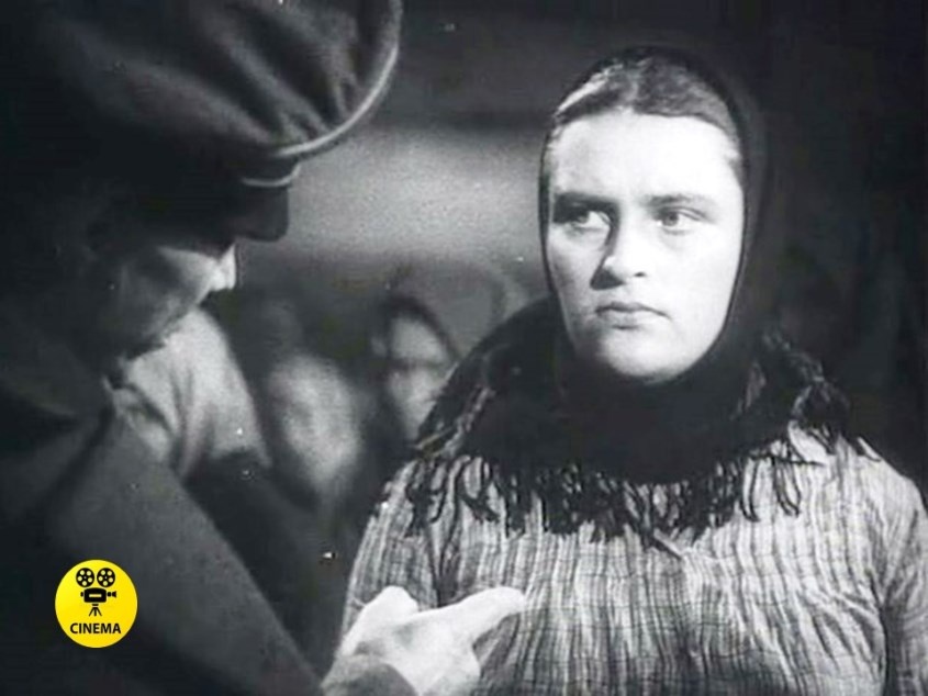 "Она защищает Родину" (1943).