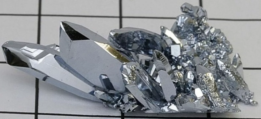 Дороже любого золота: зачем в России годами выращивают металл стоимостью 27 миллионов долларов за грамм