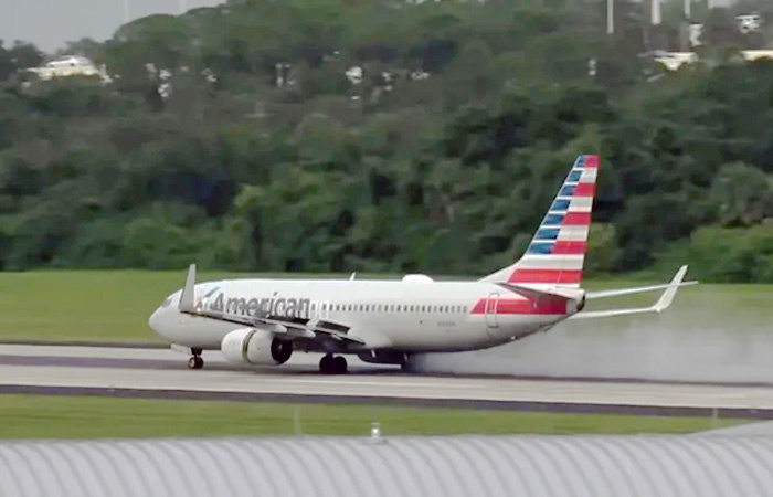 Горит колесо на Боинге