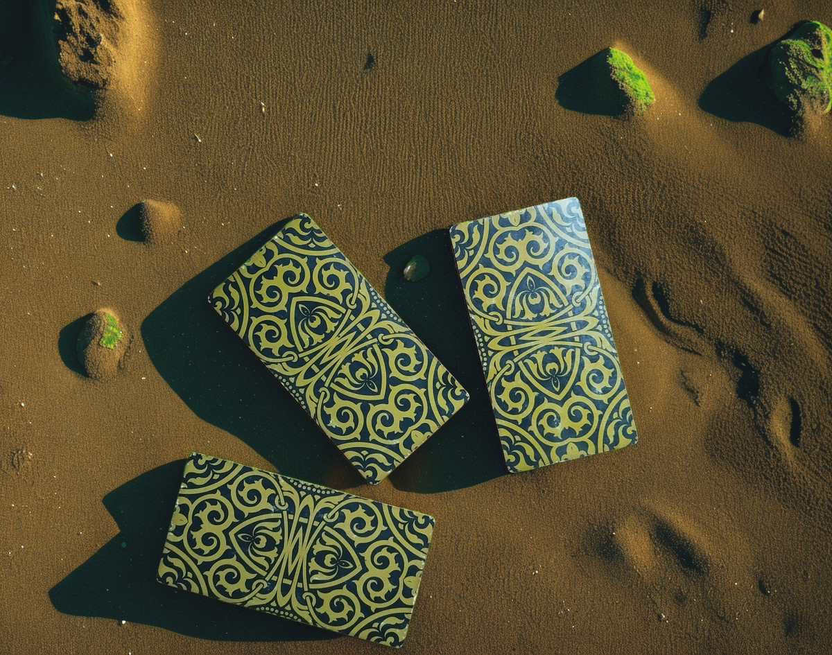 НЕОБХОДИМО СОСРЕДОТОЧИТЬСЯ И ВЫБРАТЬ КАРТУ (слева ➝ на право) 🦪