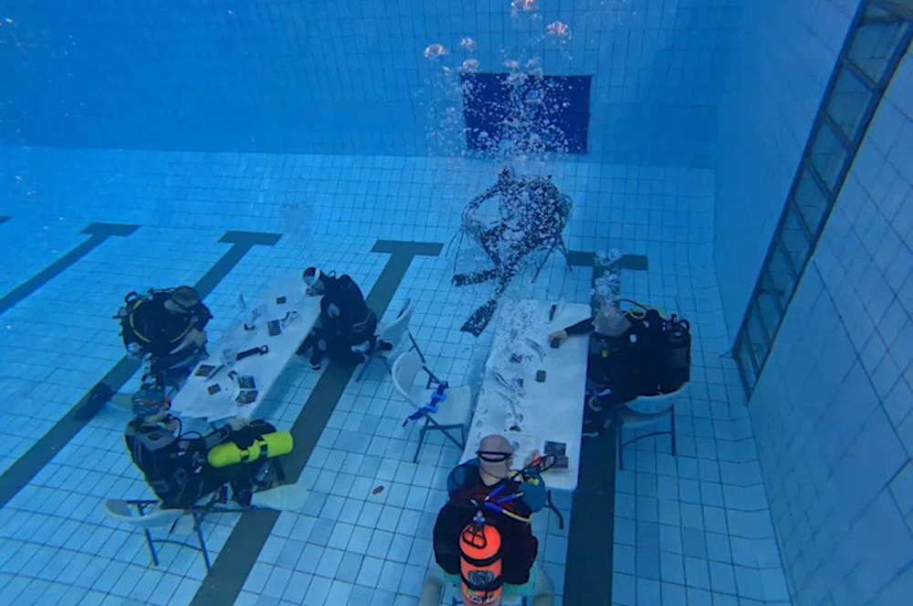 Географический диктант под водой в Норильске. Фото: Анна Мороз. Источник: rgo.ru