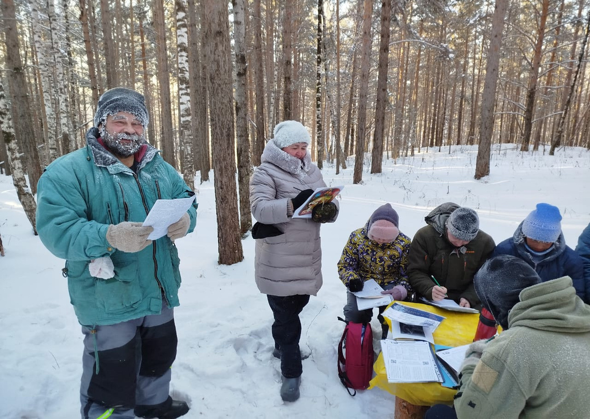 Географический диктант на полянке при -33 градуса мороза. Фото: Наталья Москальонова. Источник: rgo.ru