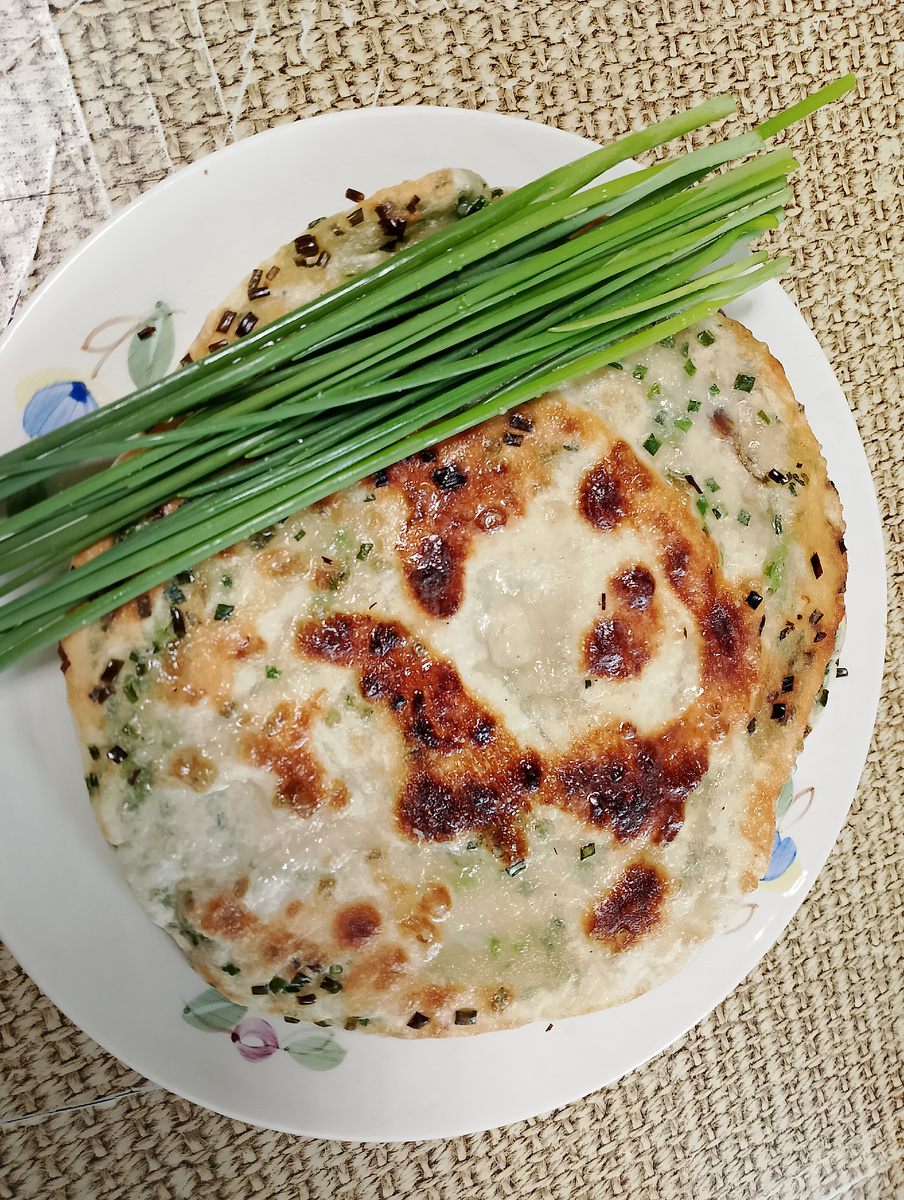 Фото автора .Лепёшки с зелёным луком и специями.