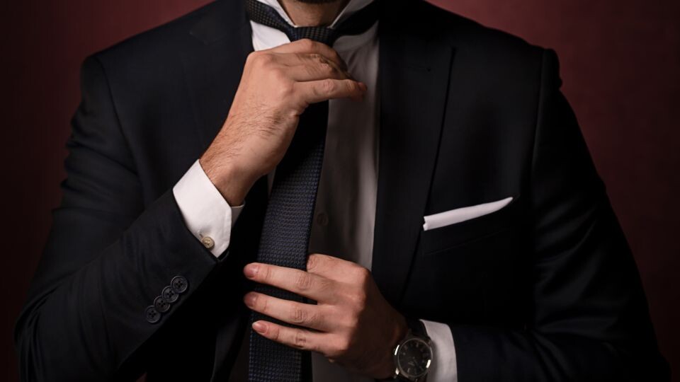    Галстук. Костюм. Источник: unsplash.com