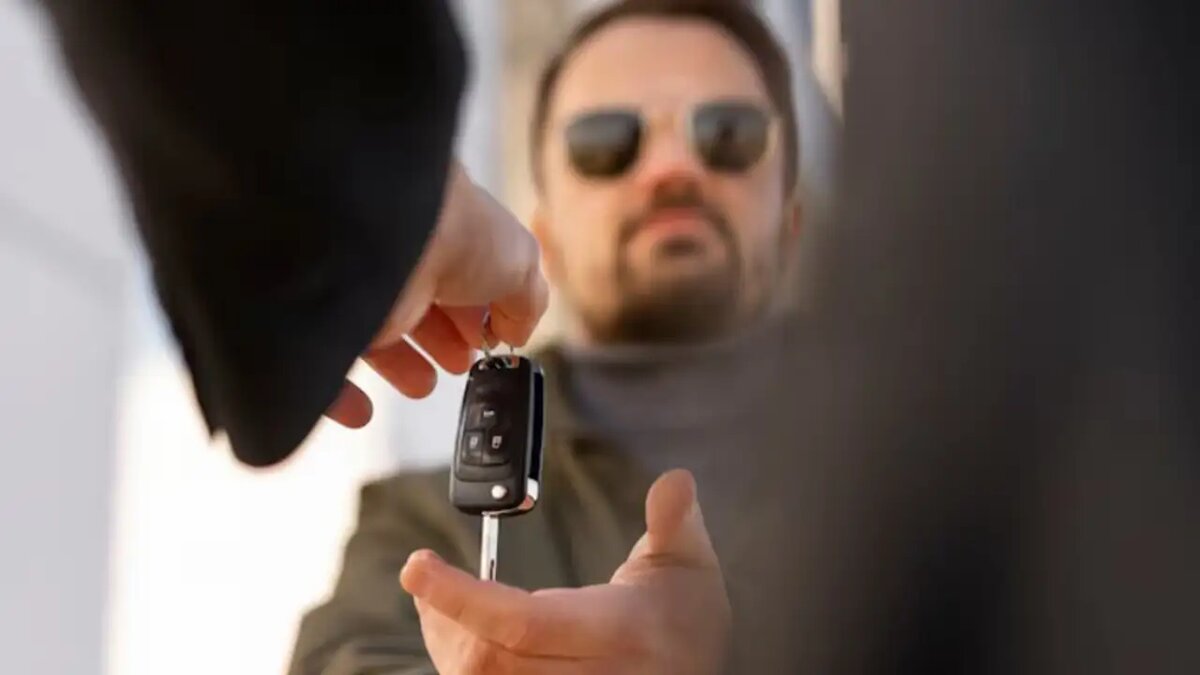    Продажа автомобиля. © ru.freepik.com