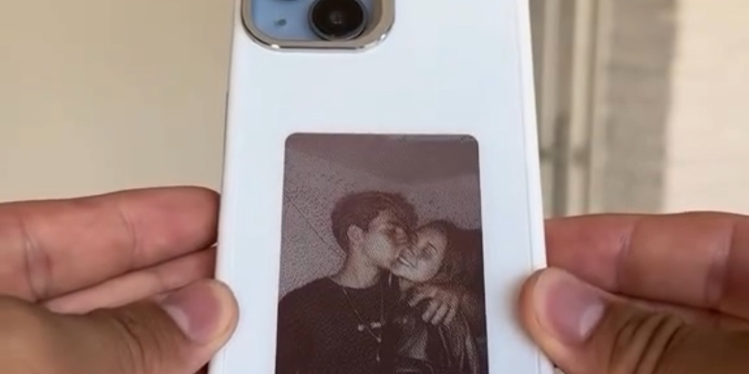 Новый тренд из Китая – чехол со вторым экраном за 1300 руб!