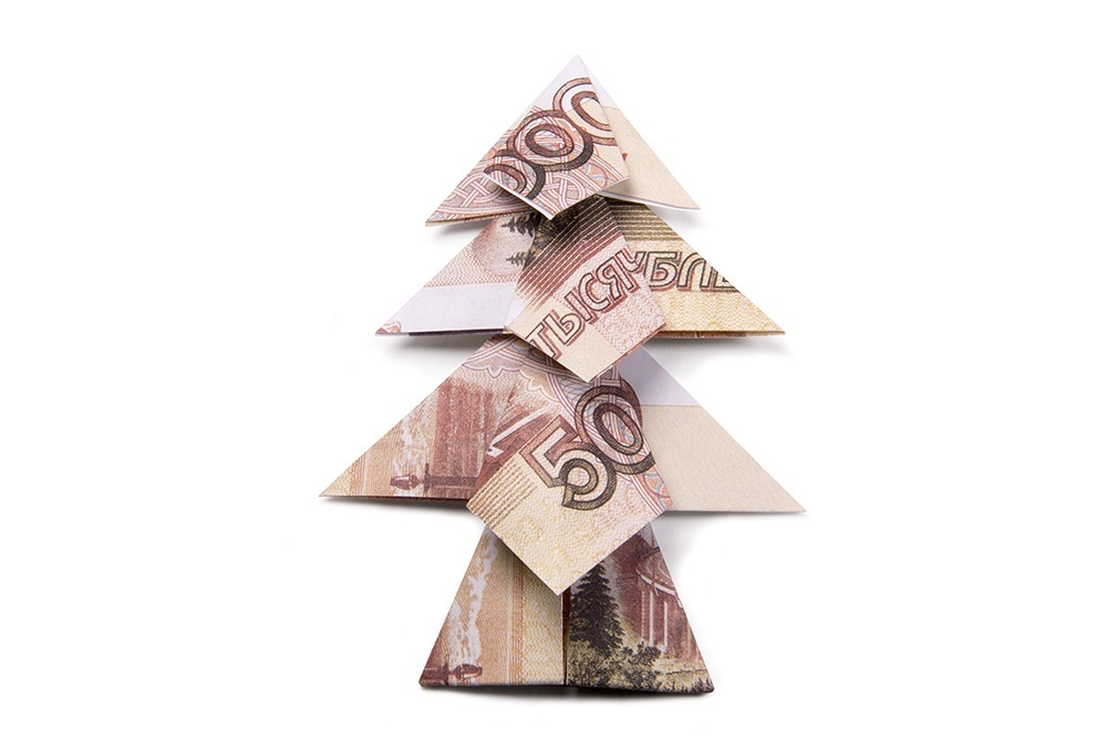    Крупную сумму есть смысл разделить на вклады в нескольких банках. И в любом случае внимательно читать условия. / Фото: butenkow / iStock