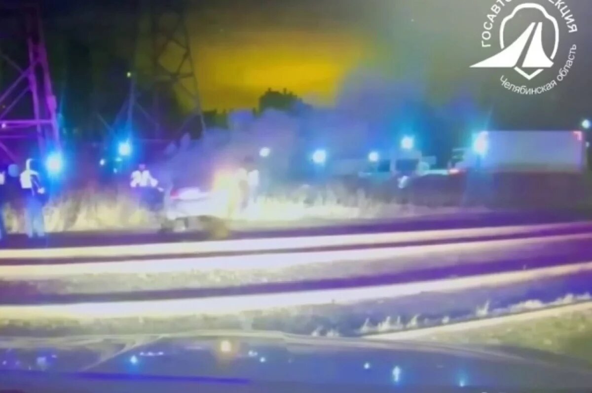    В Челябинске во время ночной погони загорелась иномарка нарушителя