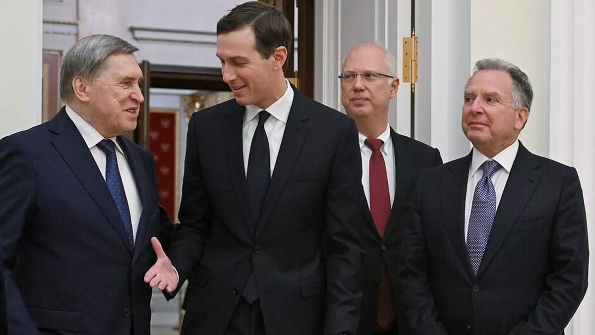 Юрий Ушаков, Джаред Кушнер, Кирилл Дмитриев и Стивен Уиткофф в Москве / © Sputnik