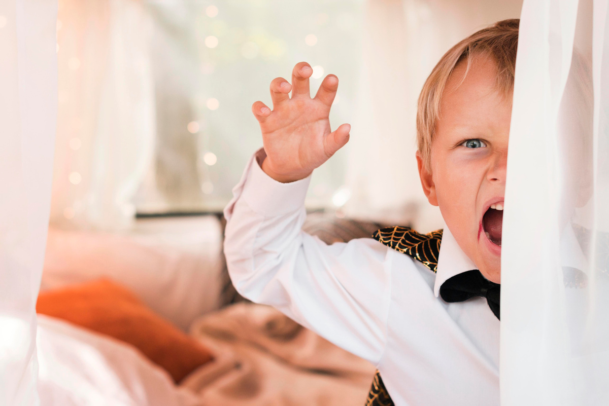 ребенок орет во сне, как будто не узнает нас, невозможно ускокоить