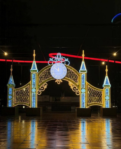    Новогоднюю иллюминацию включили на улицах Ижевска. Фото: пресс-служба администрации Ижевска