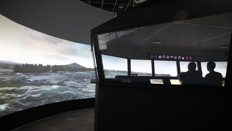    Тренажер для моделирования морских операций в ФГУП "Крыловский научный центр" Автор фото: Сергей Коньков