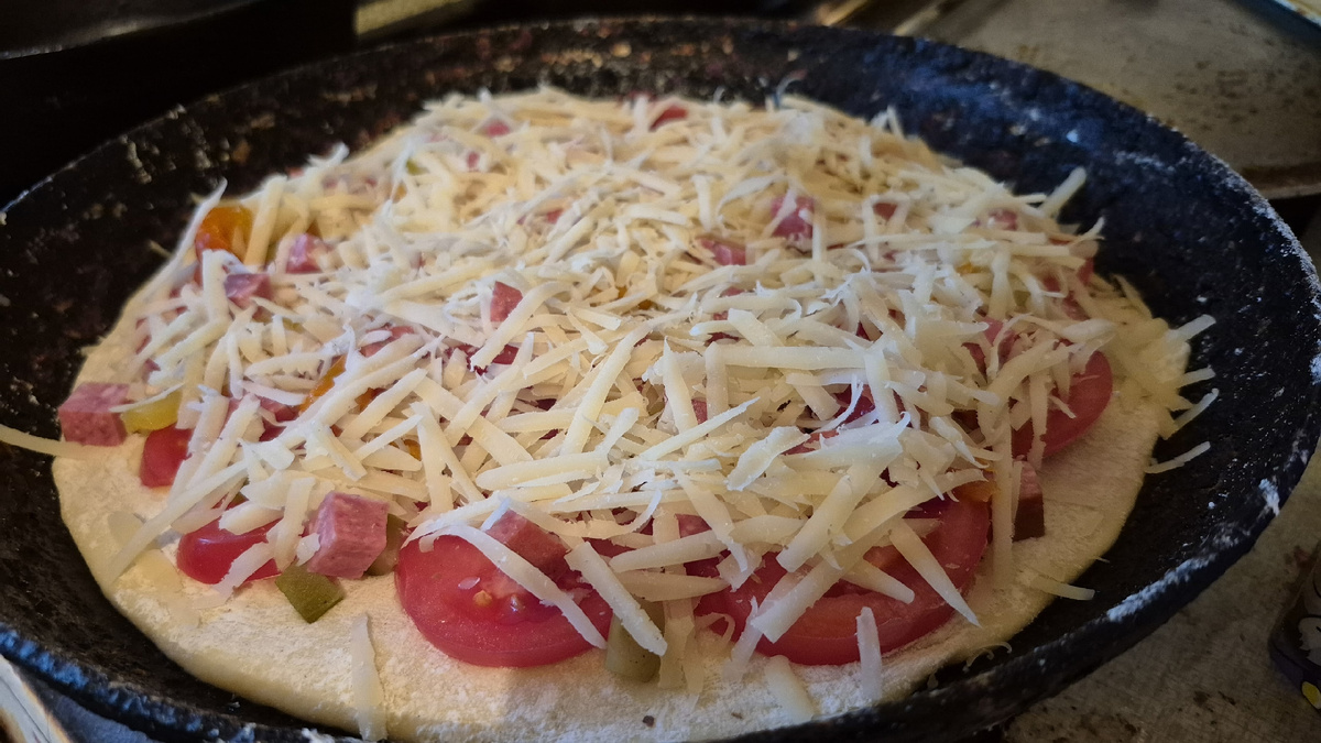 конечно же, сфотографировать готовую пиццу я забыла