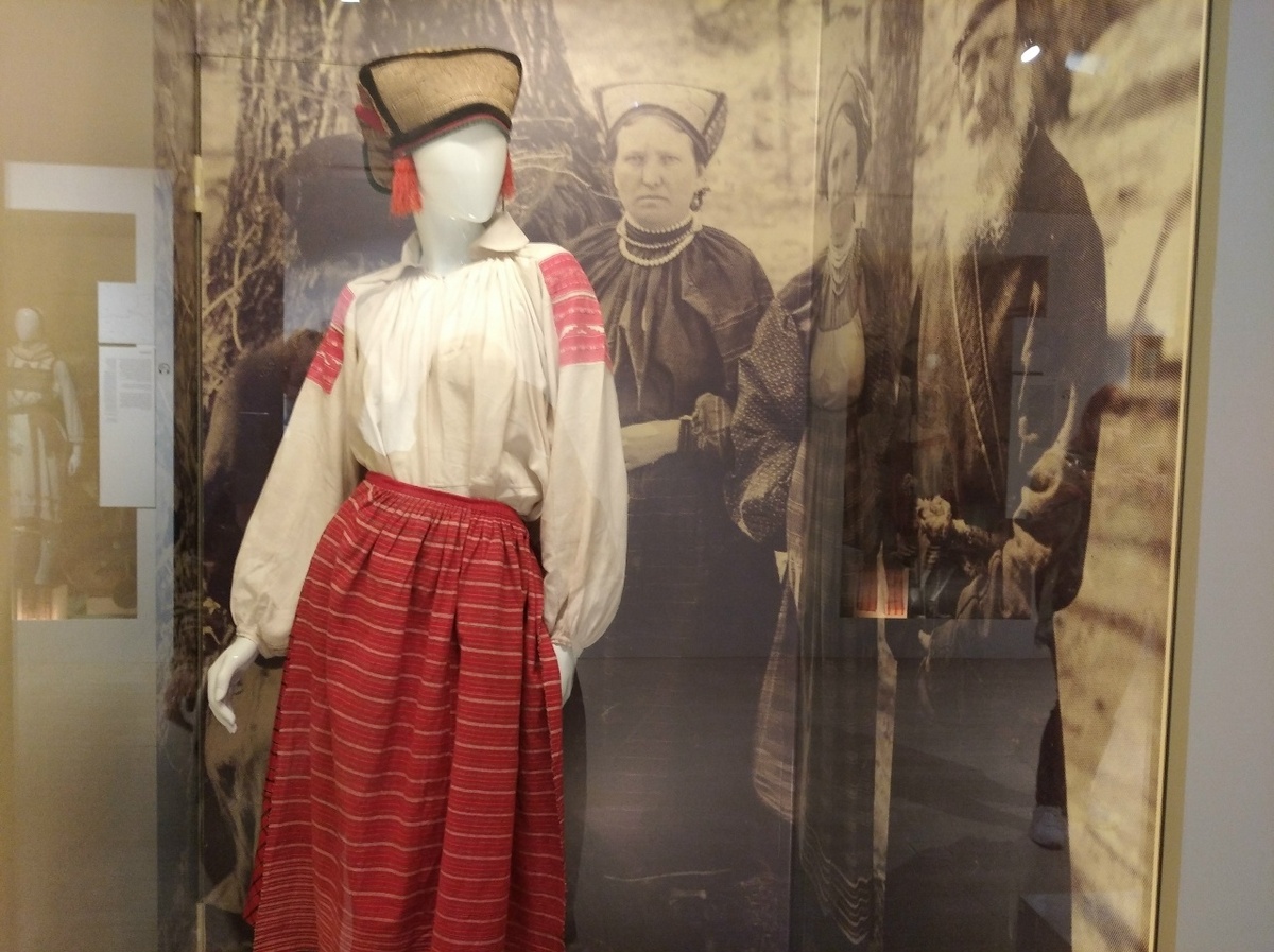 Женский костюм будаков села Кистенево Сергачского уезда. 19-нач. 20 вв.