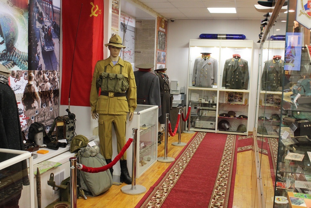    Советская фототехника, обмундирование, киноаппарат - настоящие свидетели эпохи. / Пресс-служба ГУВД Ревды