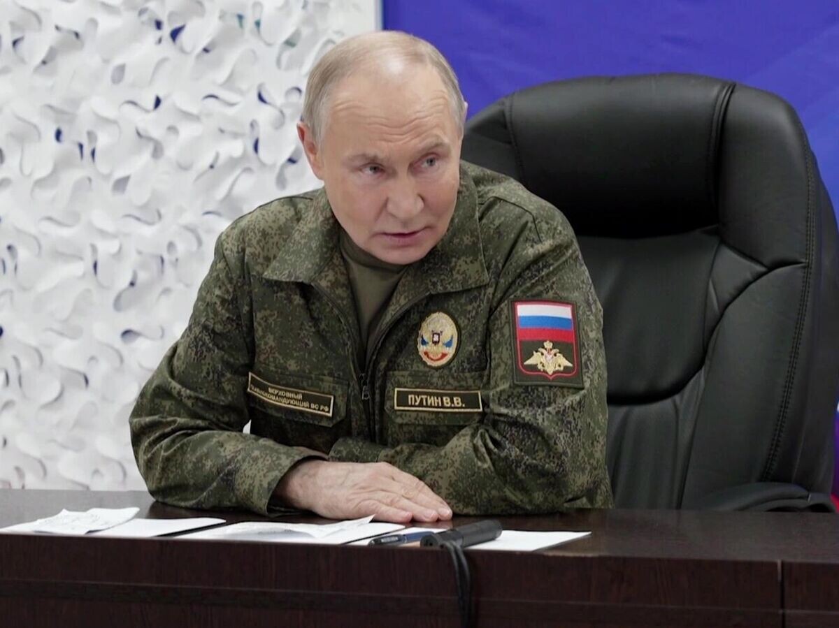    Президент России Владимир Путин посетил командный пункт группировки "Запад"© РИА Новости