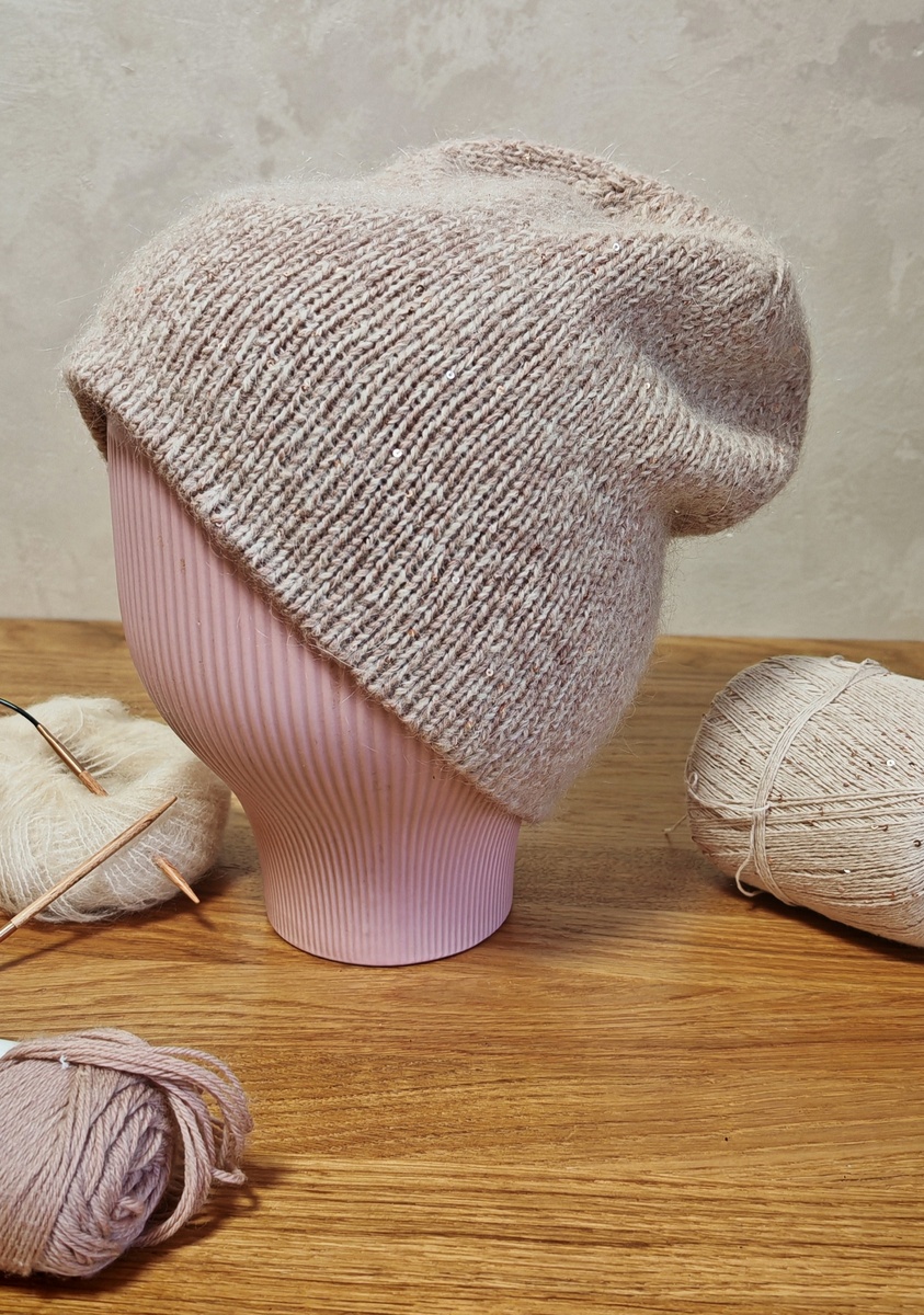 Готовая шапка. Получилась очень тёплой. 