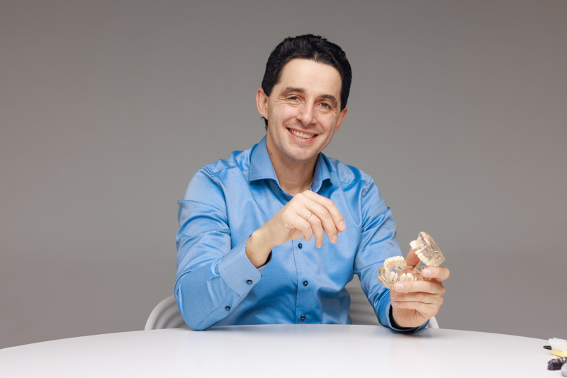 Фотография взята с сайта стоматологии Дмитрович Фэмили https://www.dmitrovich.ru/