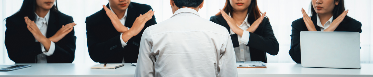 Конфликт назревает не тогда, когда люди громко спорят, а когда они перестают обсуждать — инициативы падают, общение становится отрывочным, а слова расходятся с делами.