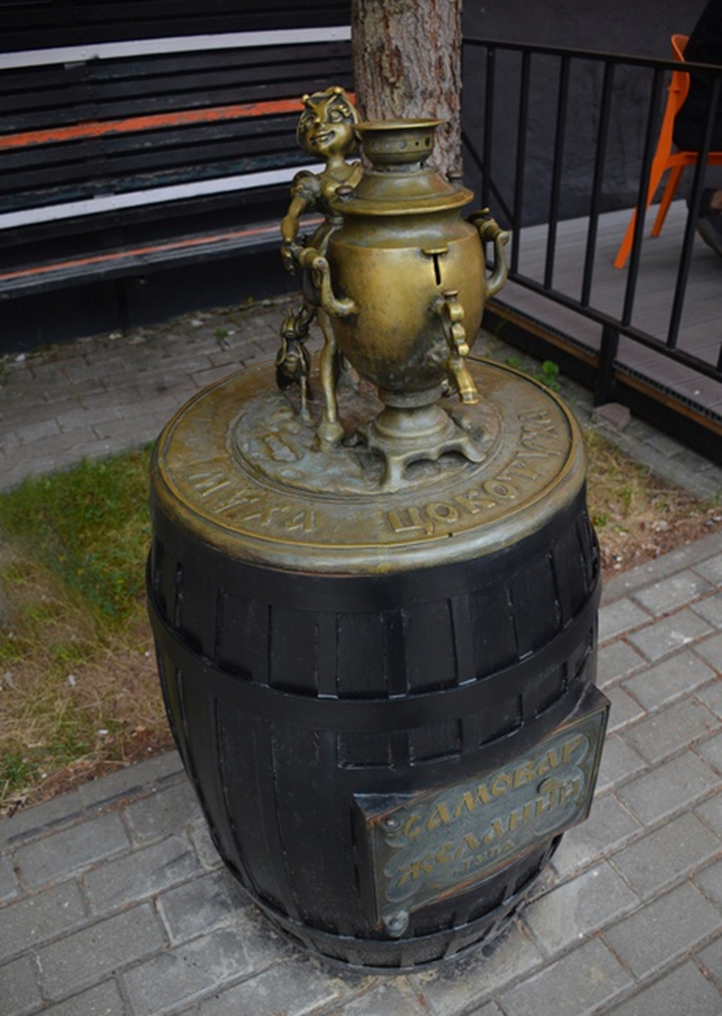 "Пошла муха на базар и купила самовар..."