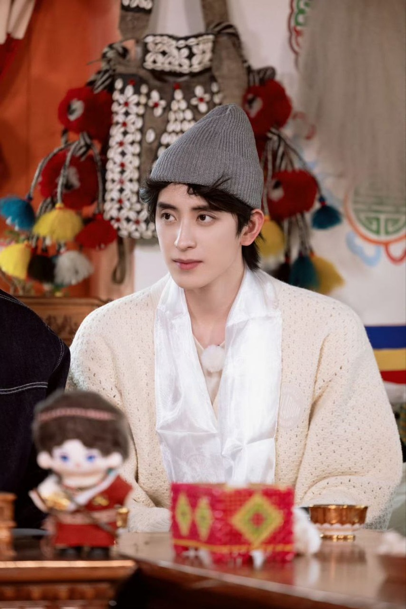 Ао Жуйпэн. Листайте галерею...