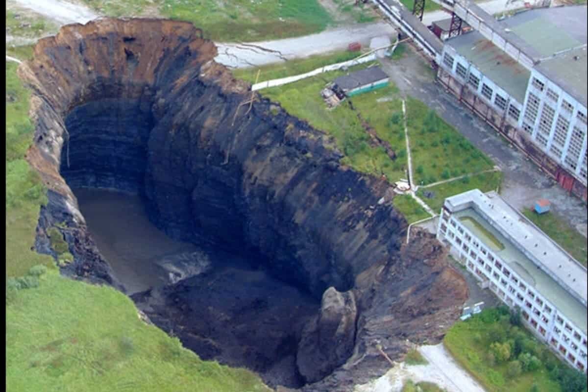    Провал в Березниках на БРУ-1 / © Valery Staricov, wikipedia