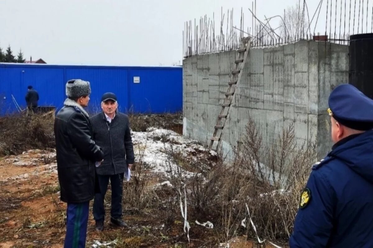    Прокурор Кировской области Юрий Рываев выехал в Советский район, чтобы осмотреть недостроенный объект.